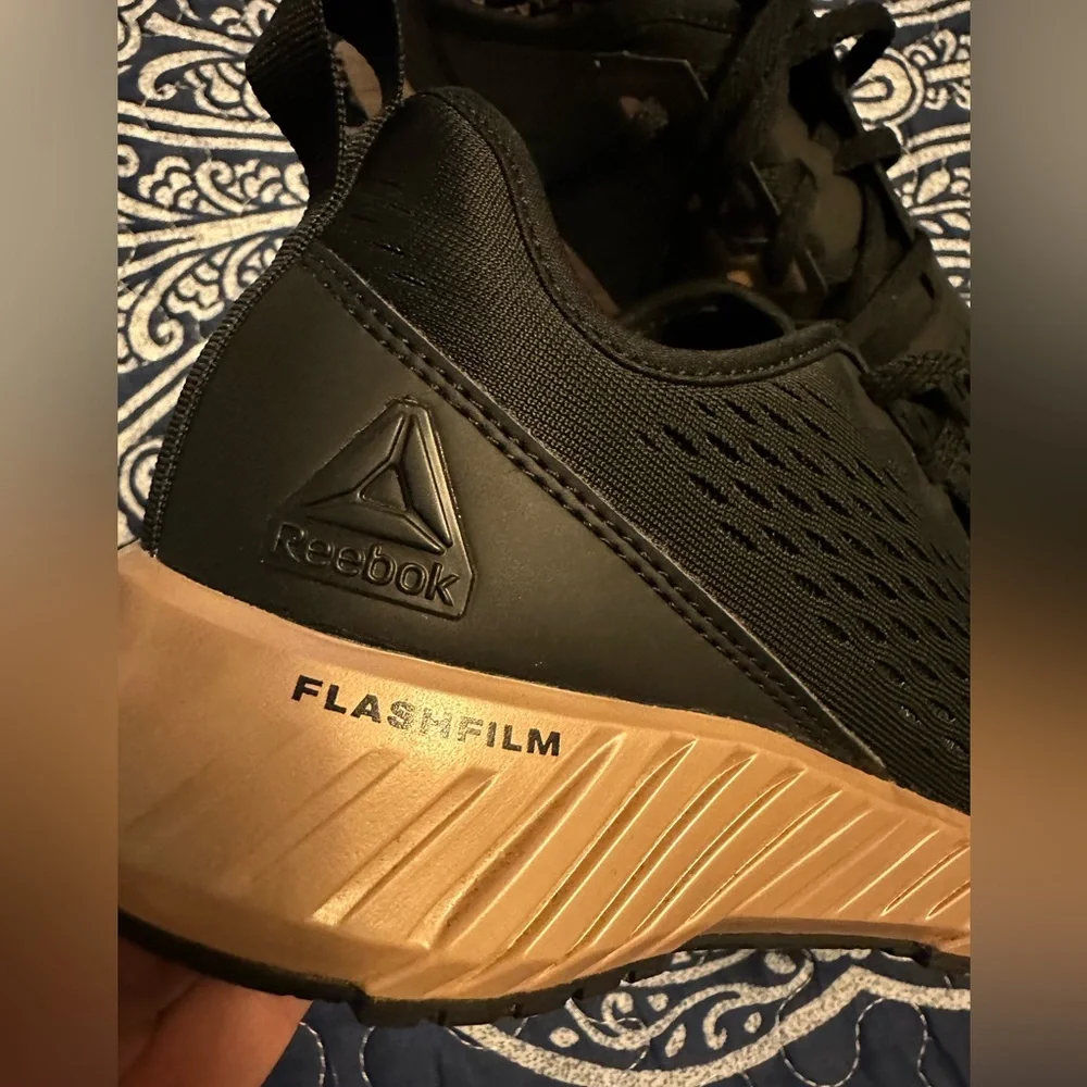 Reebok Flash Film Woman’s Size 7 Sneaker never been worn - Picture 8 of 13